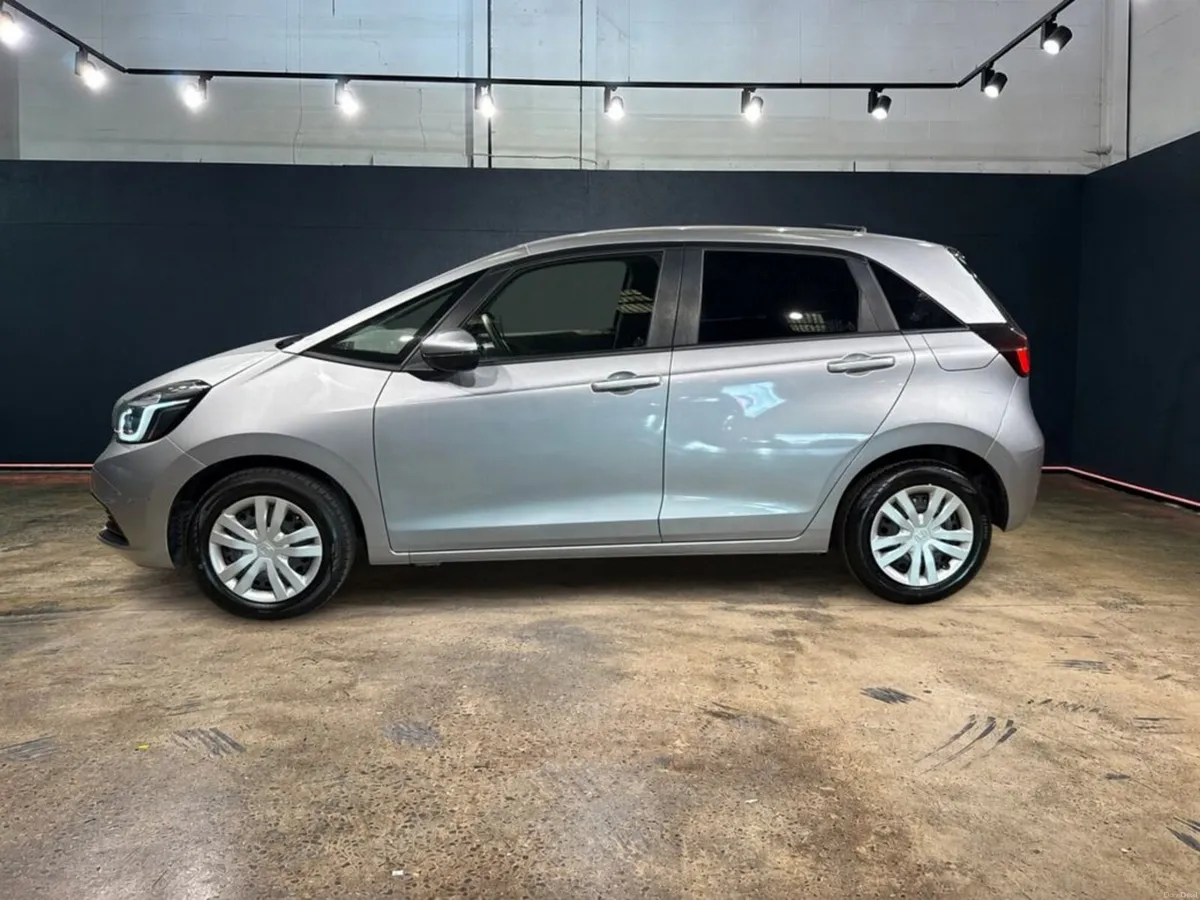 Honda Fit 1.5 HYBRID AUTOMATIC - PUSH BUTTON START - Image 6