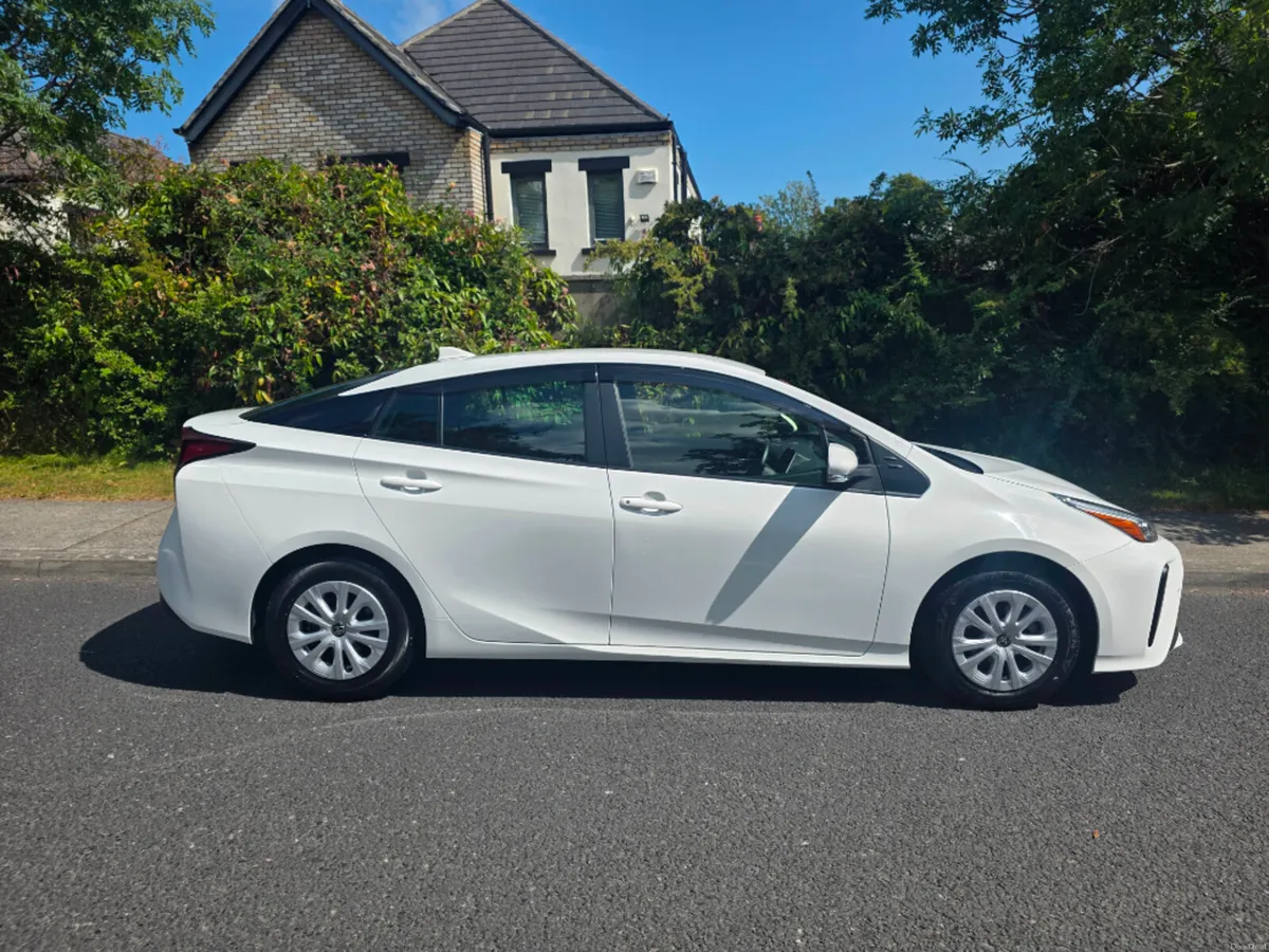 Toyota Prius ZVW51 5DR Auto - Image 2