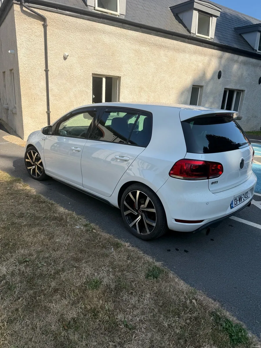 Volkswagen Golf GTI - High Spec - Image 4