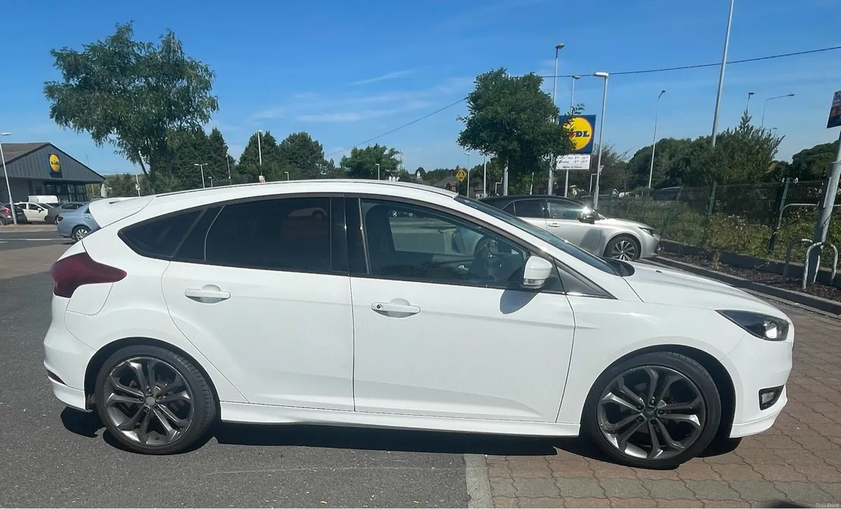 Ford Focus - Zetec Sport - 1.0L Petrol - Image 4