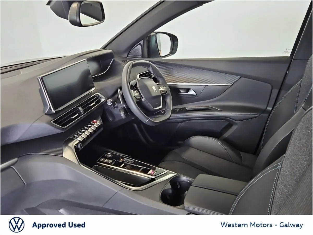 Peugeot 5008 1.5 ALLURE AUTO - 7 SEATS 1 OWNER - Image 4