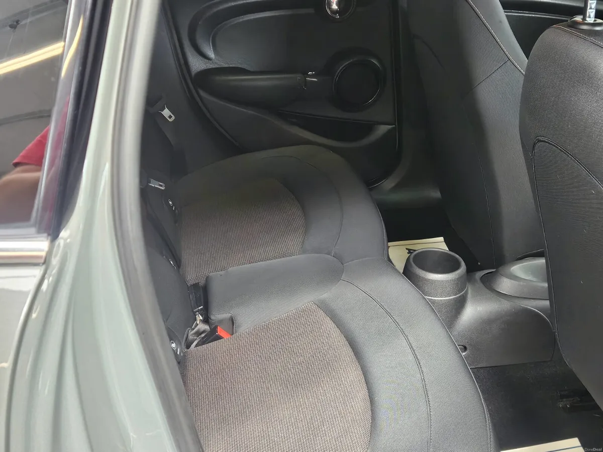 17 MINI COOPER 1.5 PETROL - Image 5