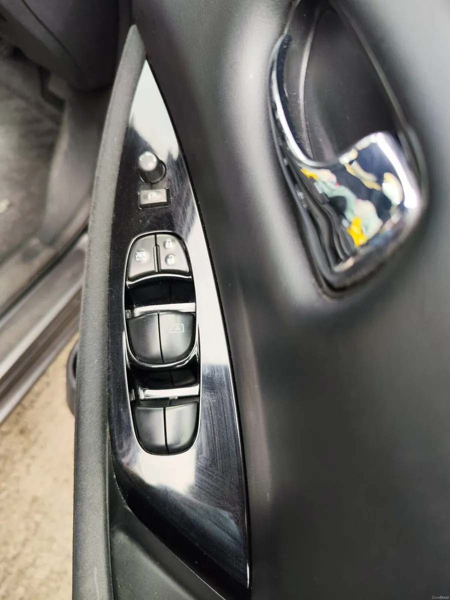 ​2015 Nissan Leaf 24kWh SV (Automatic) - Image 5