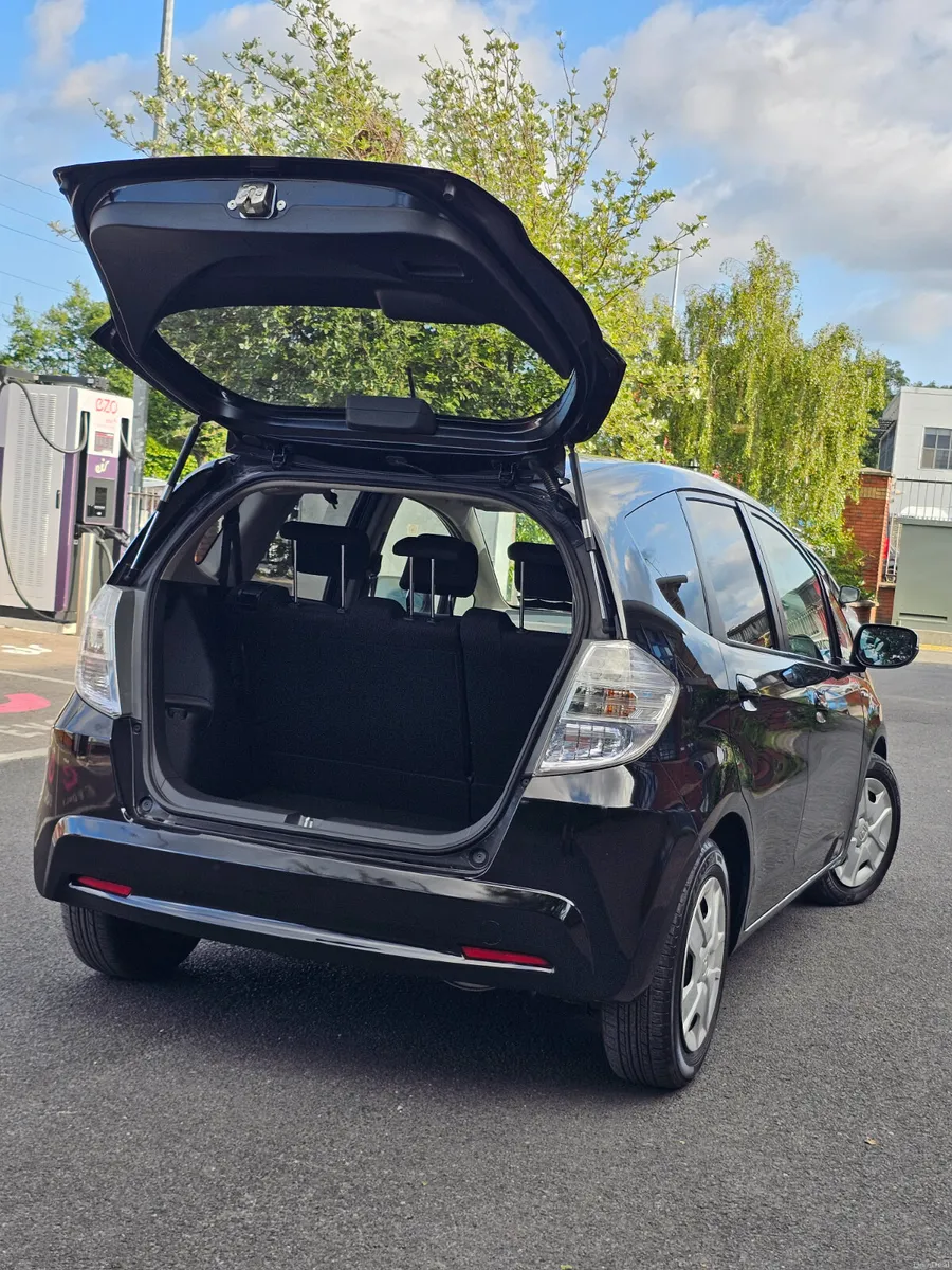 Honda Fit Hybrid Automatic - Image 4