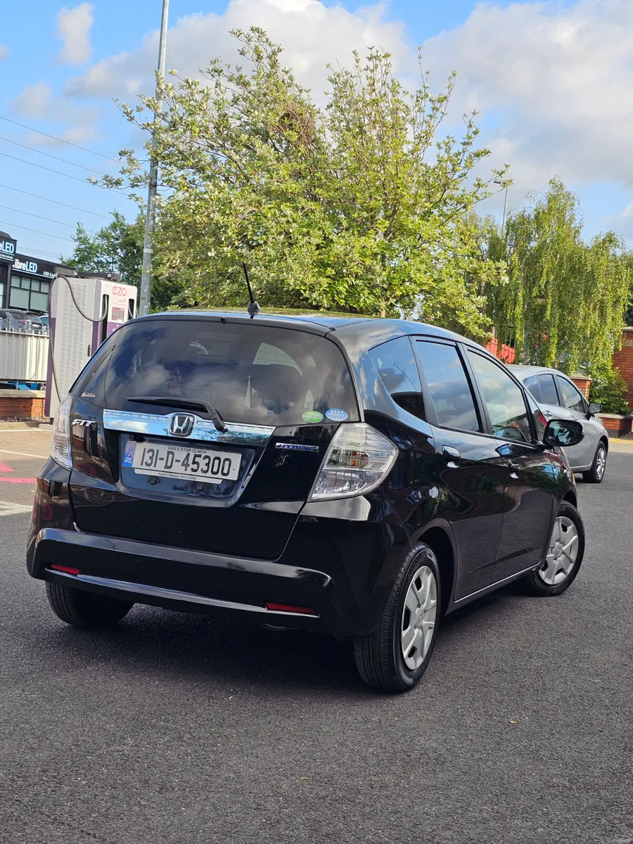 Honda Fit Hybrid Automatic - Image 2