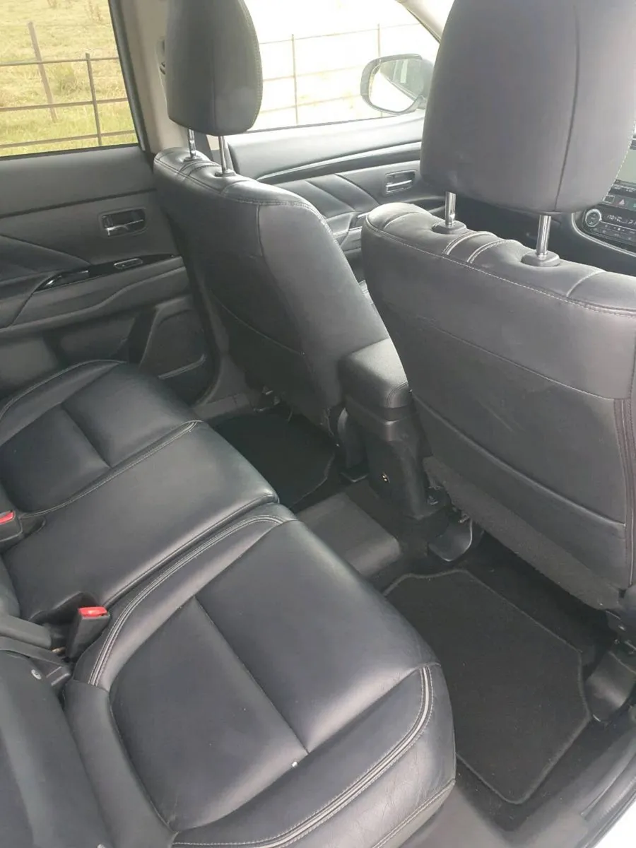 172 Mitsubishi outlander phev 2.0 petrol hybrid - Image 4
