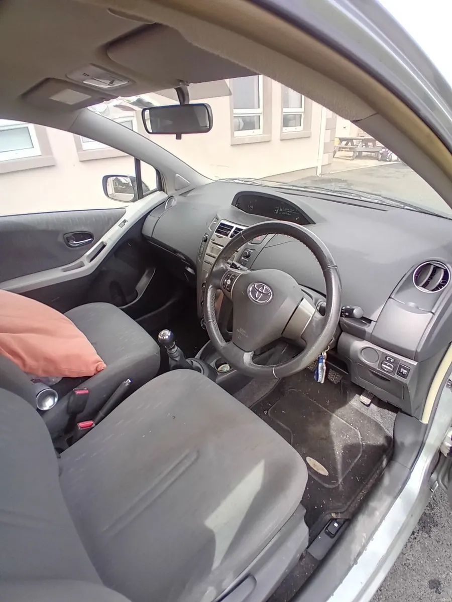 Toyota Yaris 2010 - Image 3