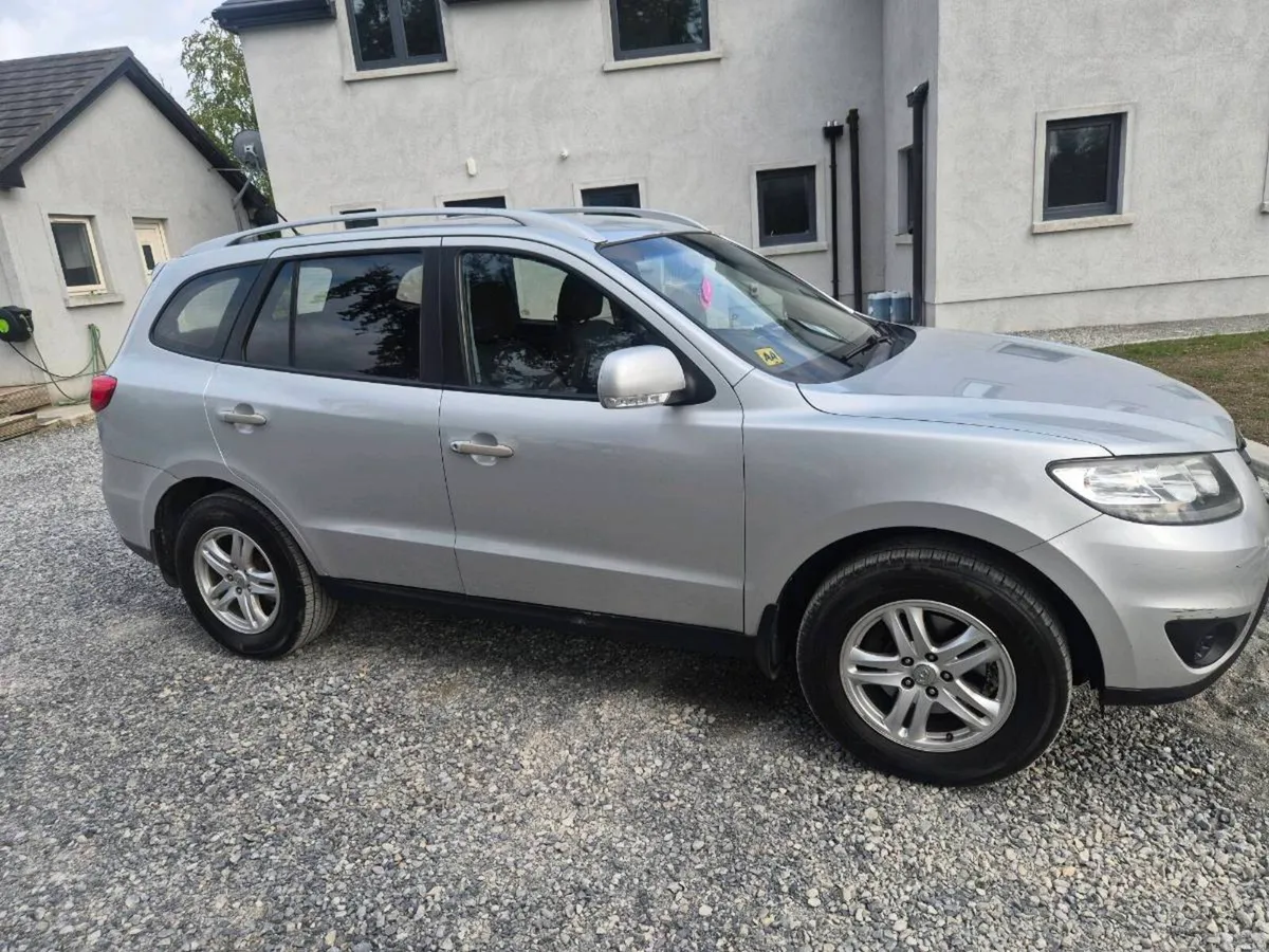 2011 Hyundai Santa Fe - Image 3