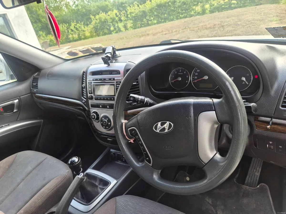 2011 Hyundai Santa Fe - Image 5