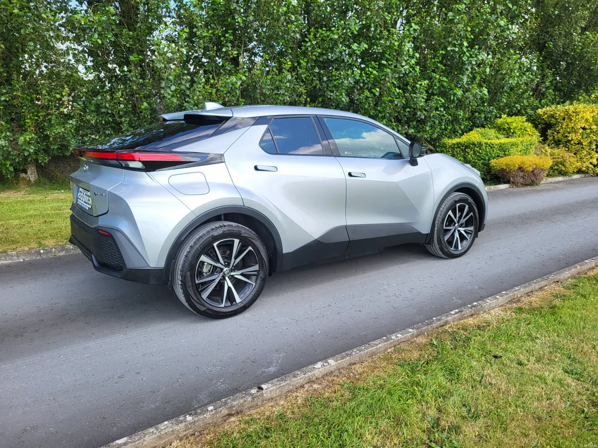 Toyota C-HR HYBRID  2025 - Image 2