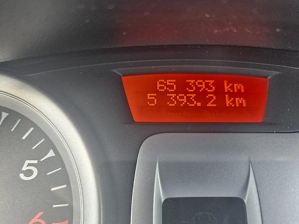Renault Clio 2010 - Image 4