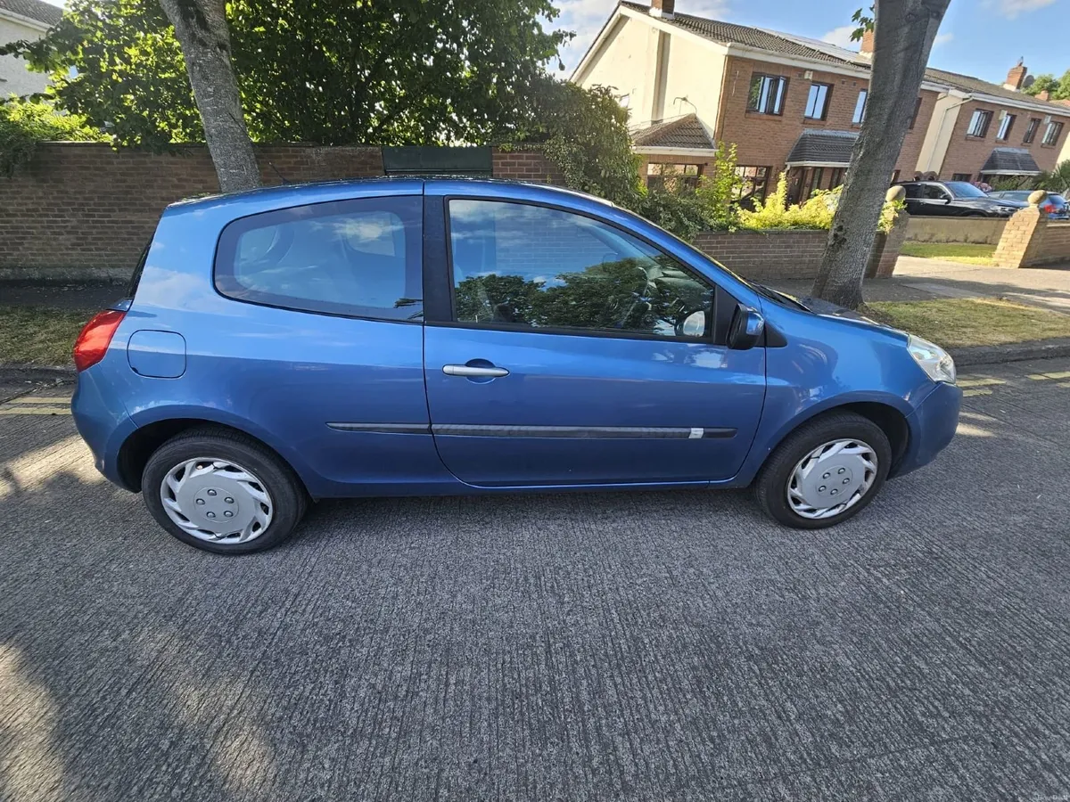 Renault Clio 2010 - Image 1