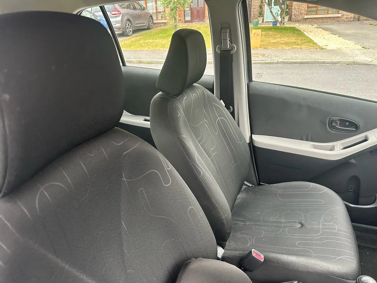 Toyota yaris 2010 - Image 6