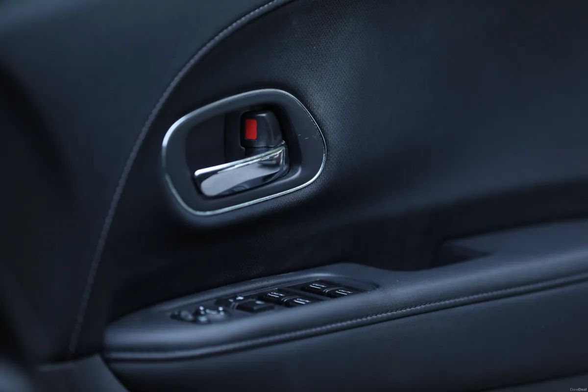 Honda Vezel 2014 Mint condition - Image 4