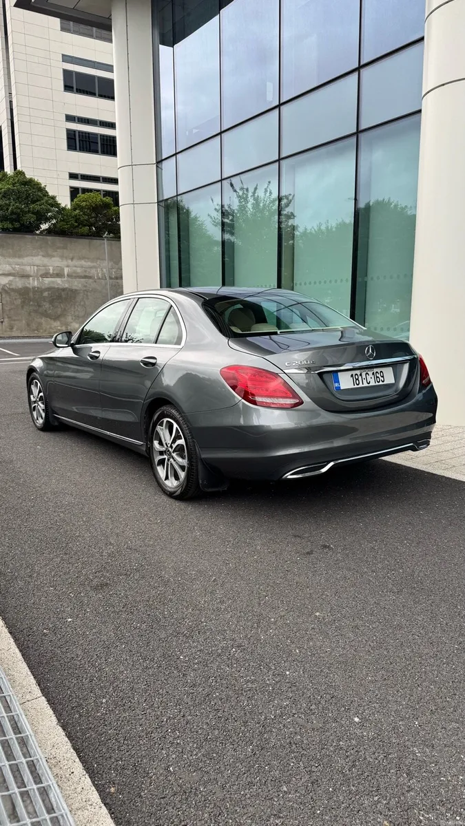 Mercedes C200 *IMMACULATE* - Image 3
