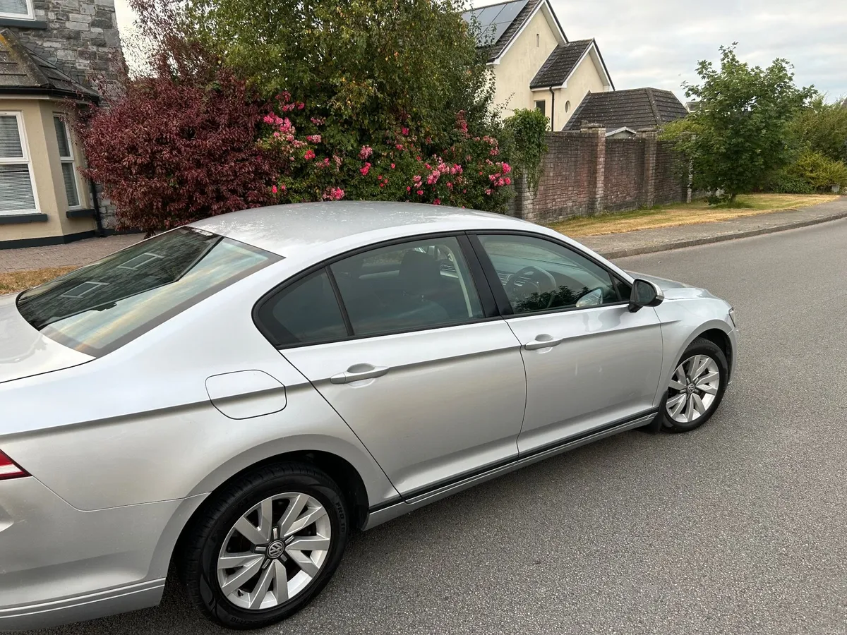 152 Volkswagen Passat 2.0 TDI 150 bhp business edi - Image 4