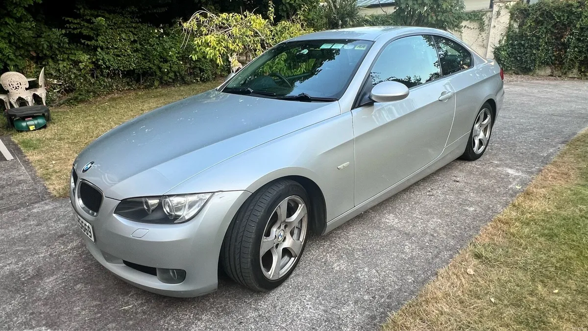 BMW 320 D E92 SE Coupe, Manual - Image 2