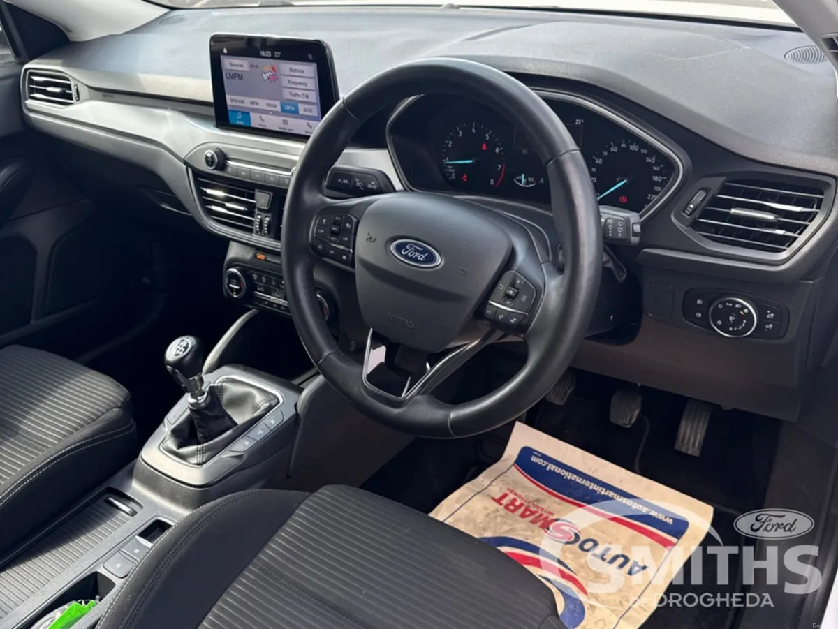 Ford Focus TITANIUM 1.0T 125PS - Image 2