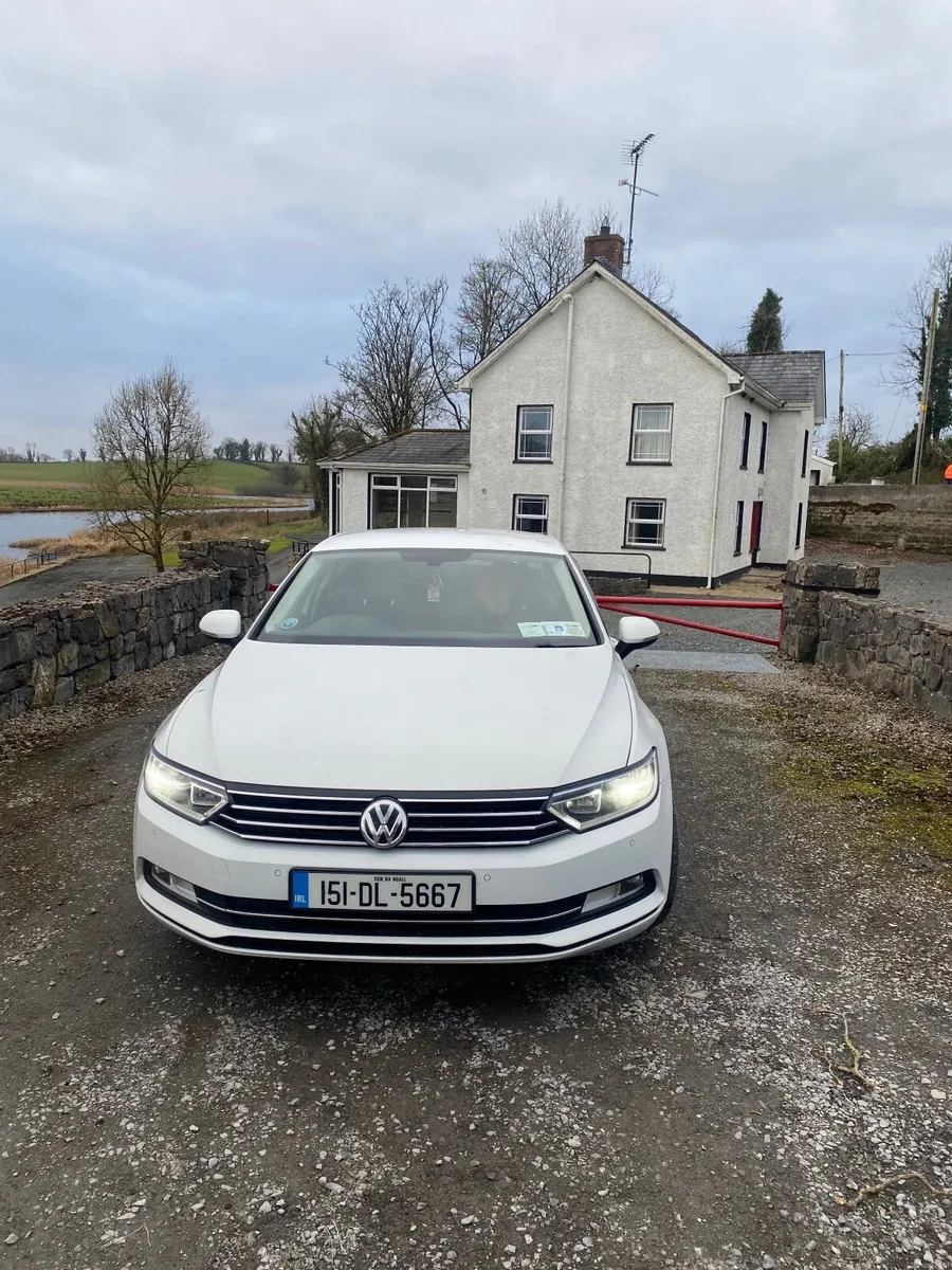 Volkswagen Passat 2015 - Image 2