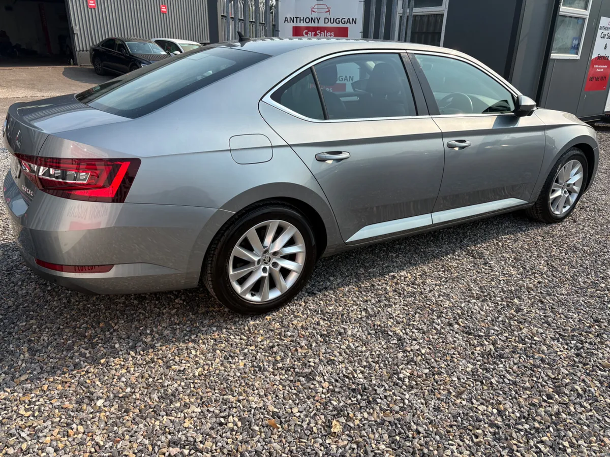 162 Skoda Superb 2,0tdi Style - Image 3