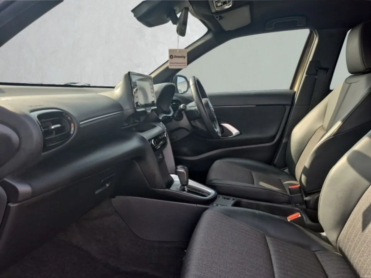 Toyota Yaris Cross ** Z HYBRID ** AUTO ** TRINITY - Image 6
