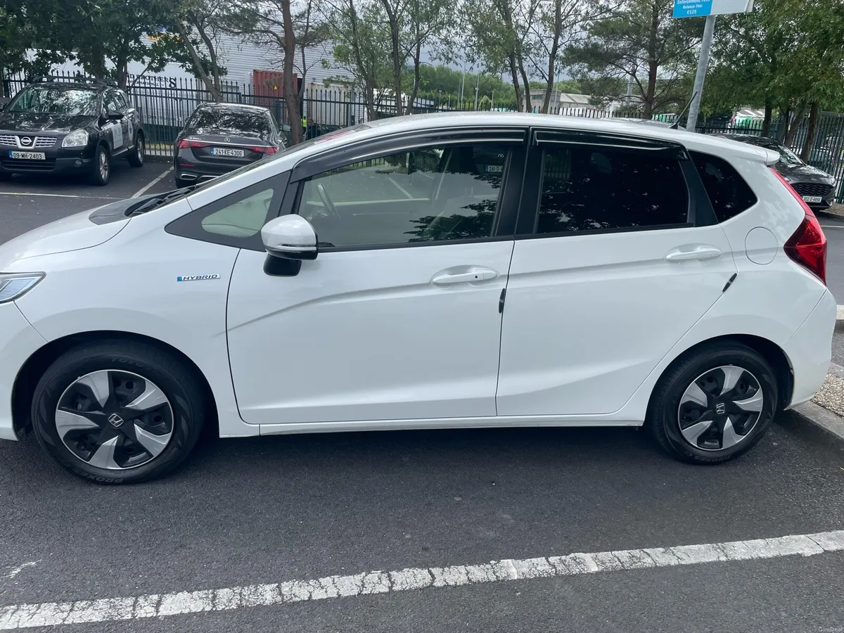 Honda fit Automatic ,petrol hybrid 2019 - Image 2