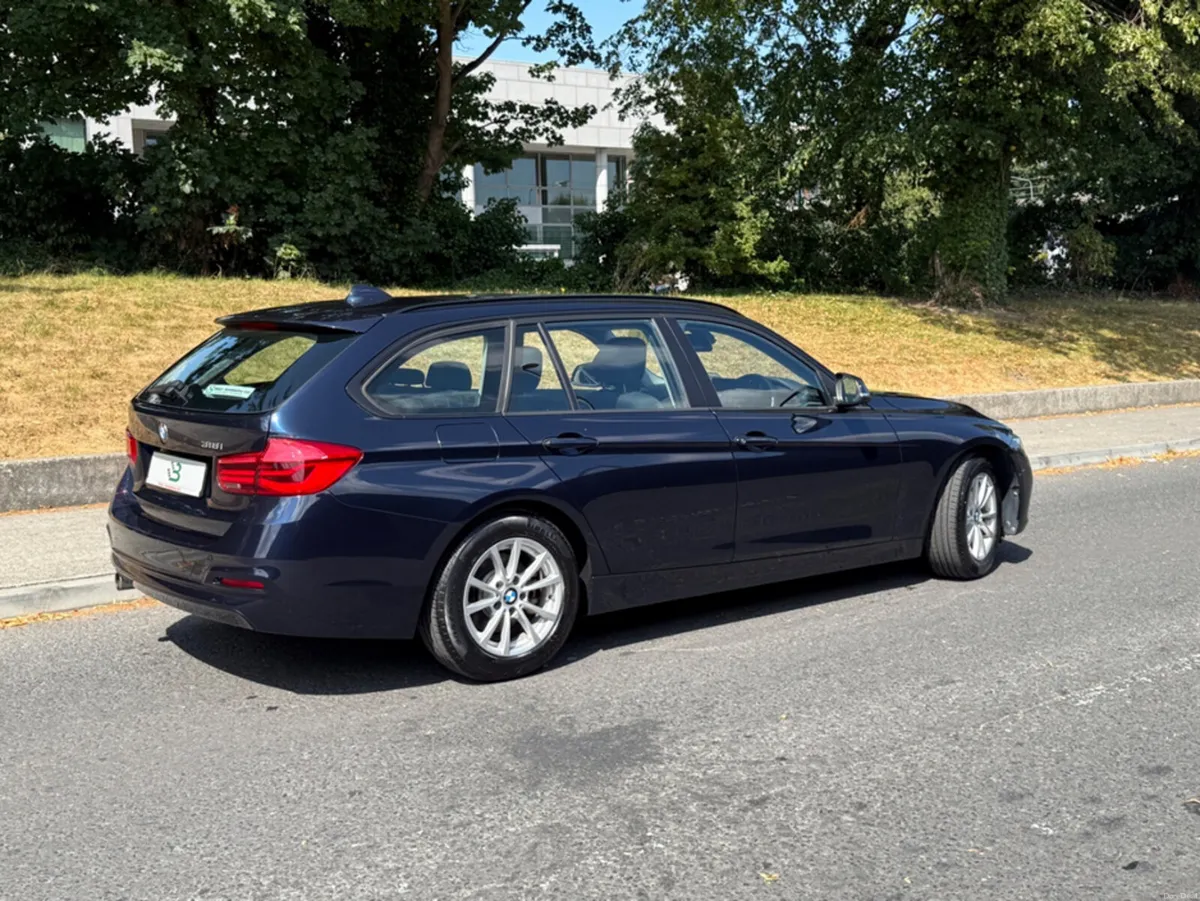 BMW 3-Series 318i se touring - Image 4