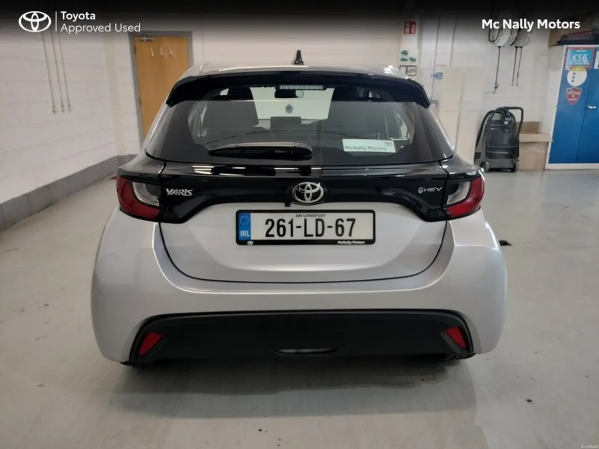 Toyota Yaris HYBRID Luna ex demo LOW KMS - Image 4