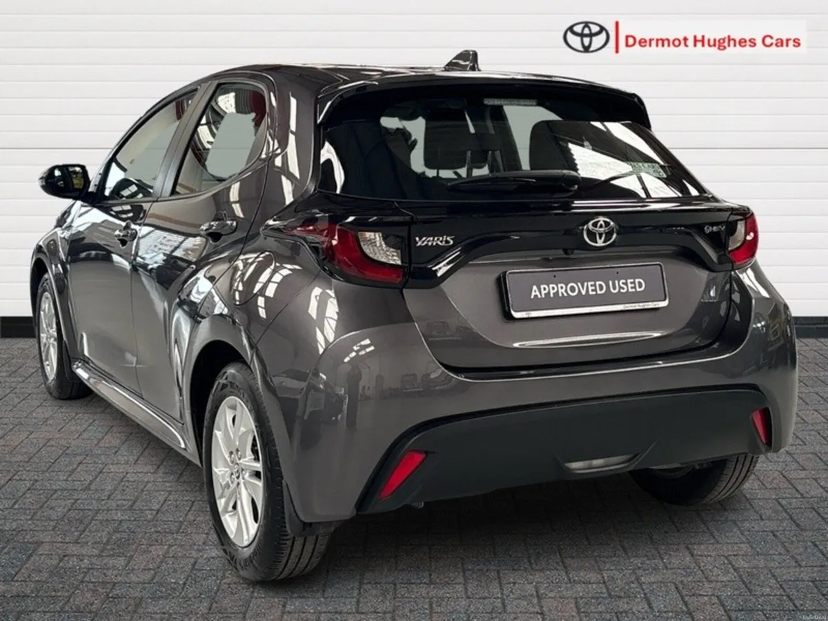 Toyota Yaris Hybrid 115 Luna - Image 2