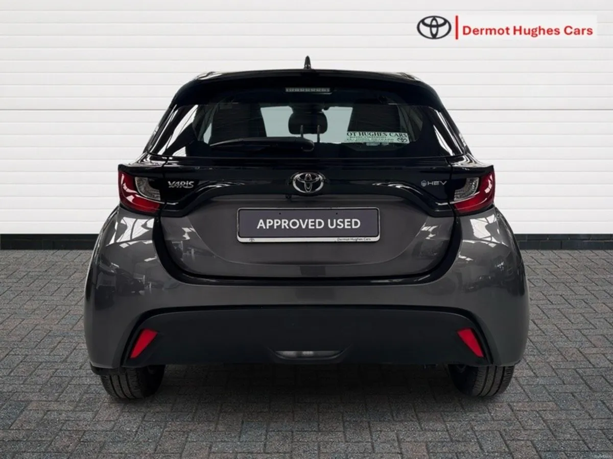 Toyota Yaris Hybrid 115 Luna - Image 4
