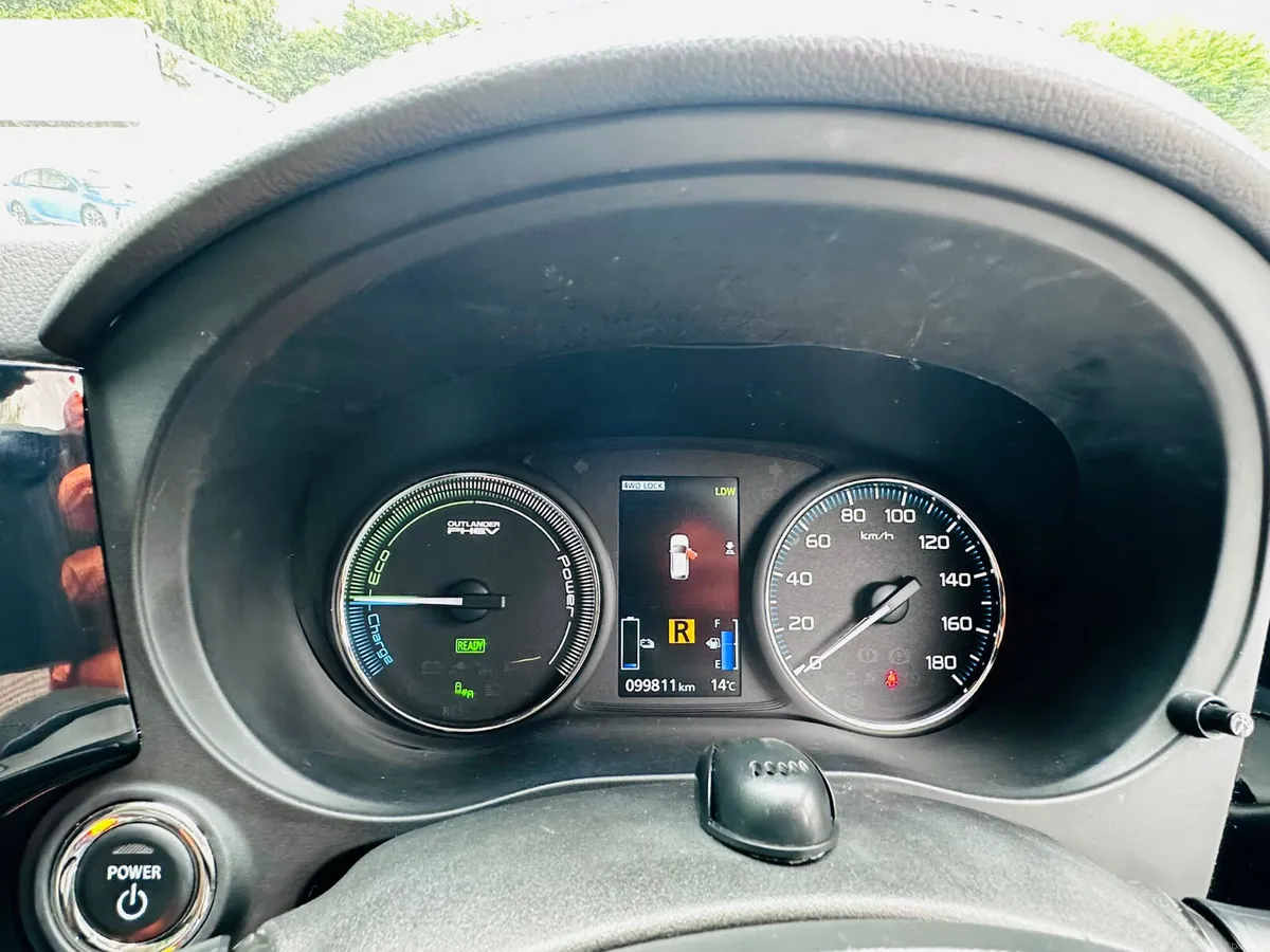 Mitsubishi Outlander 2018 Plug In Hybrid - Image 6