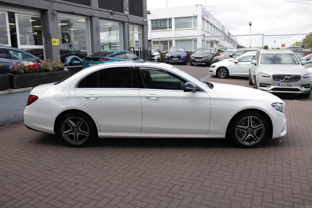E220D AVANTGARDE AMG 4DR SALOON AUTOMATIC // STUNN - Image 3