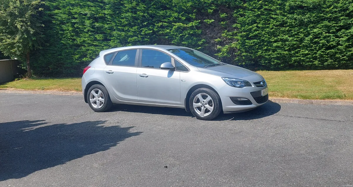 Opel Astra 2015. 1.4 Petrol - Image 1