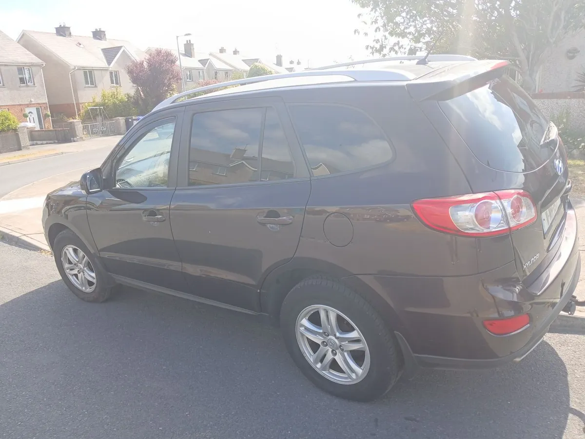 Hyundai Santa Fe 2011 - Image 3