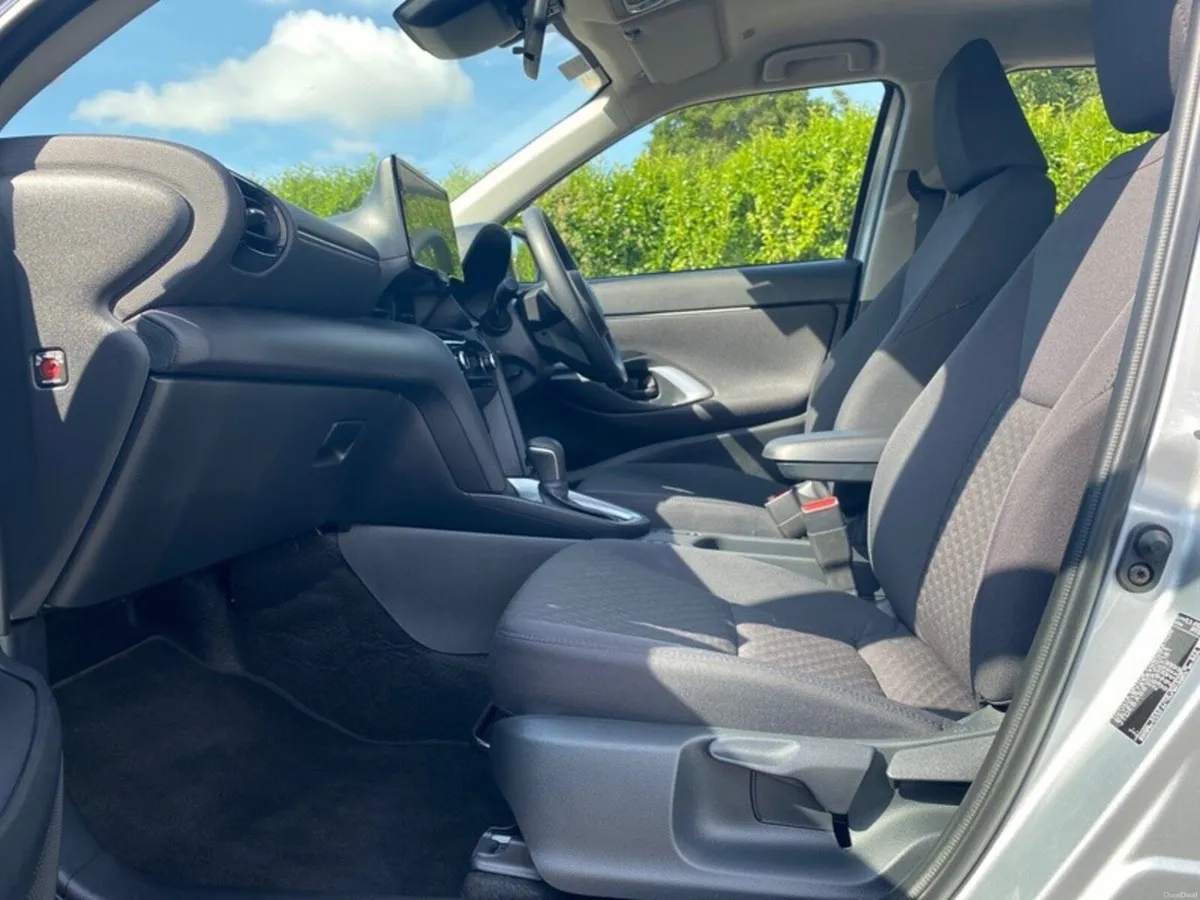 Toyota Yaris Cross YARIS CROSS LUNA - Image 6