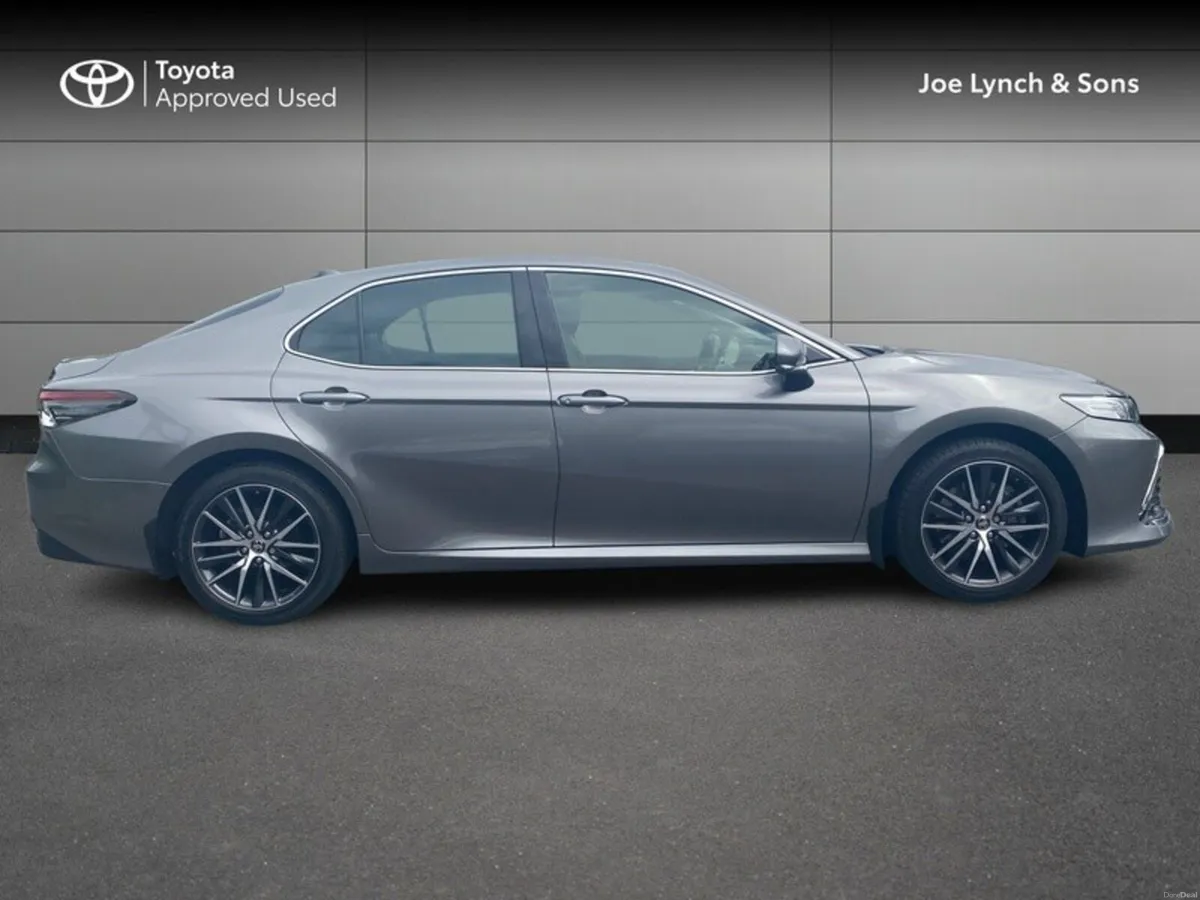 Toyota Camry CAMRY PLATINUM EDITION - Image 3