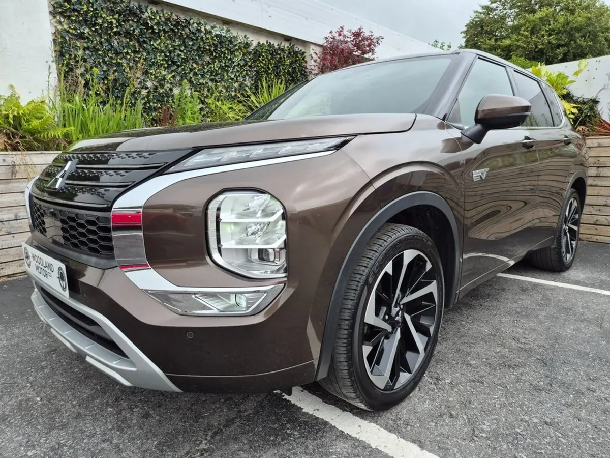 Mitsubishi Outlander 2.4 PVEV / 7 SEATER / EXCEED - Image 1