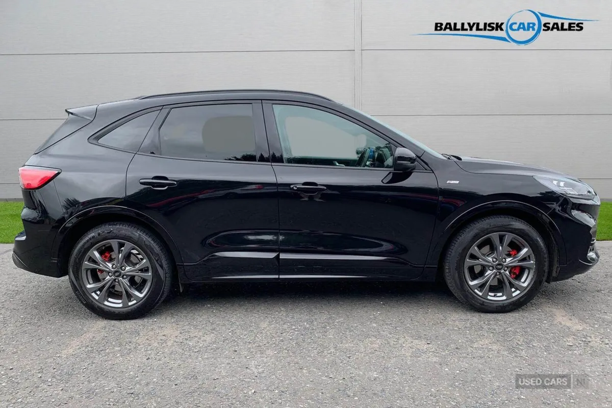 Ford Kuga 1.5T EcoBoost 150PS ST-Line Edition in B - Image 3