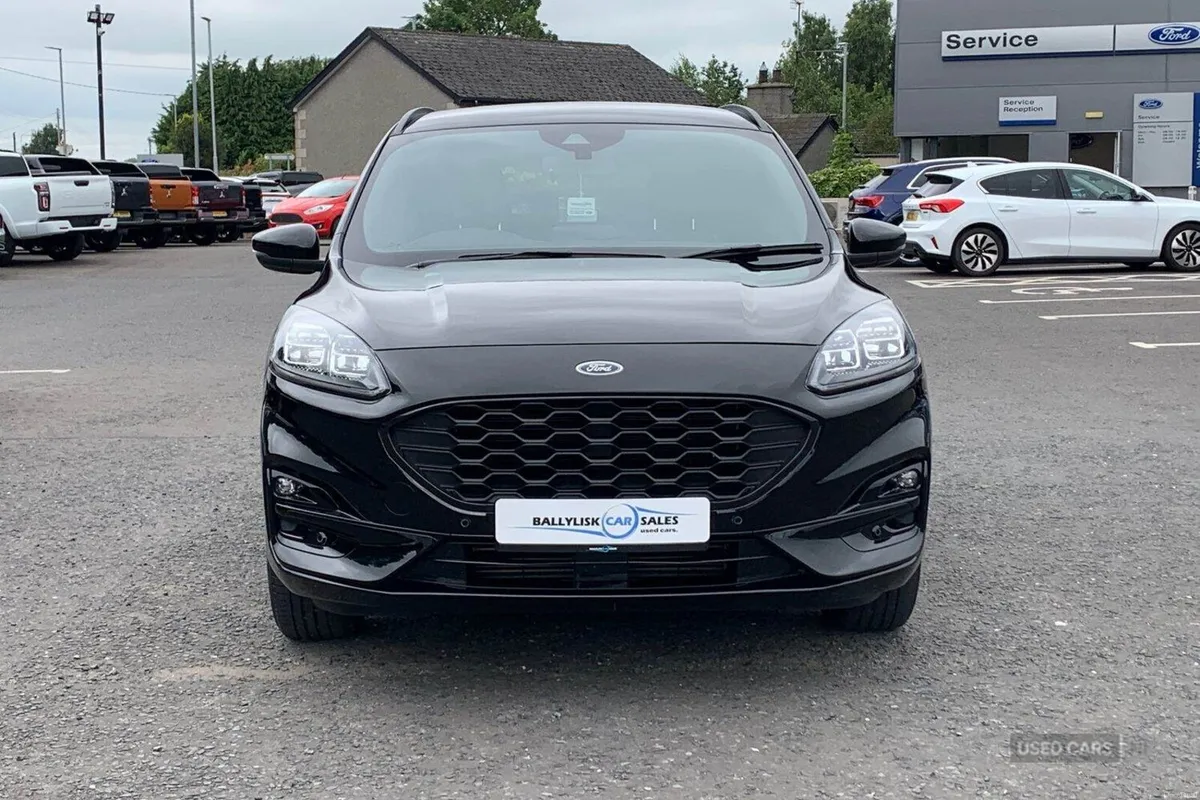 Ford Kuga 1.5T EcoBoost 150PS ST-Line Edition in B - Image 4