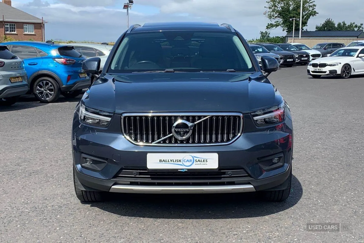 Volvo XC40 2.0 T4 190PS Inscription Auto AWD in Bl - Image 4