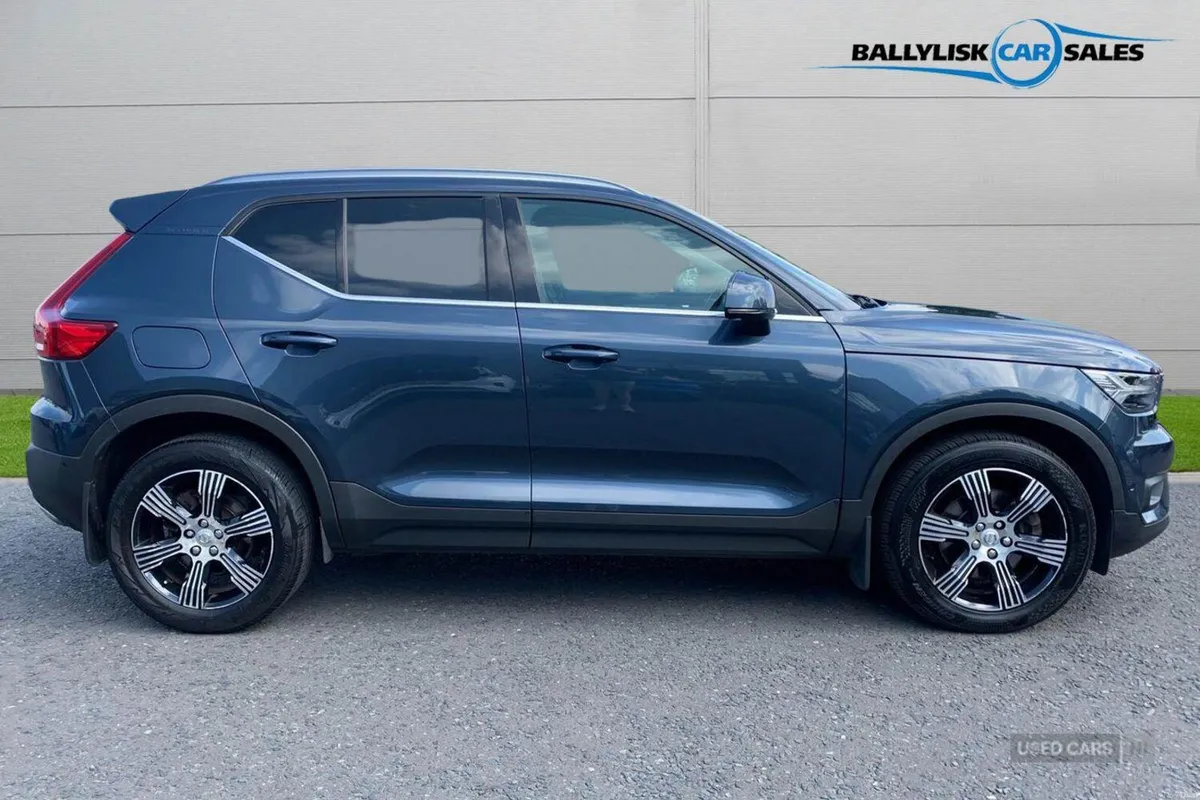 Volvo XC40 2.0 T4 190PS Inscription Auto AWD in Bl - Image 3