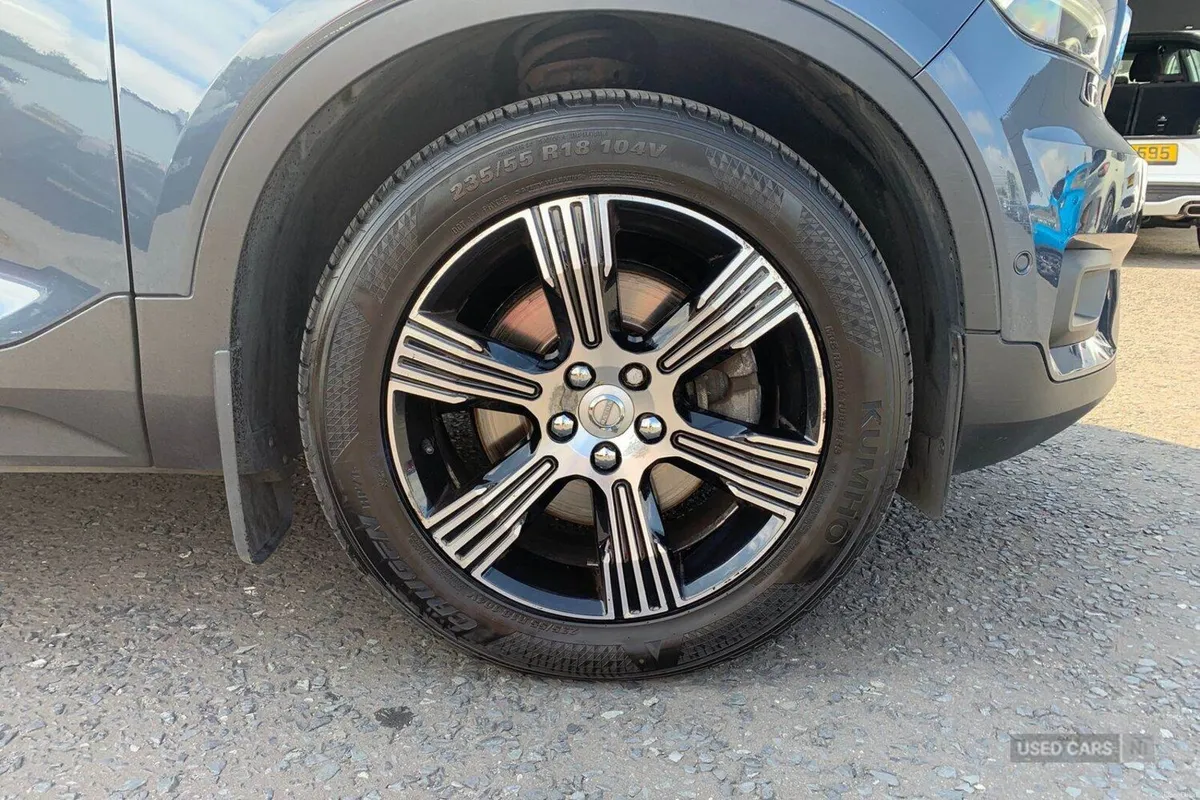 Volvo XC40 2.0 T4 190PS Inscription Auto AWD in Bl - Image 6