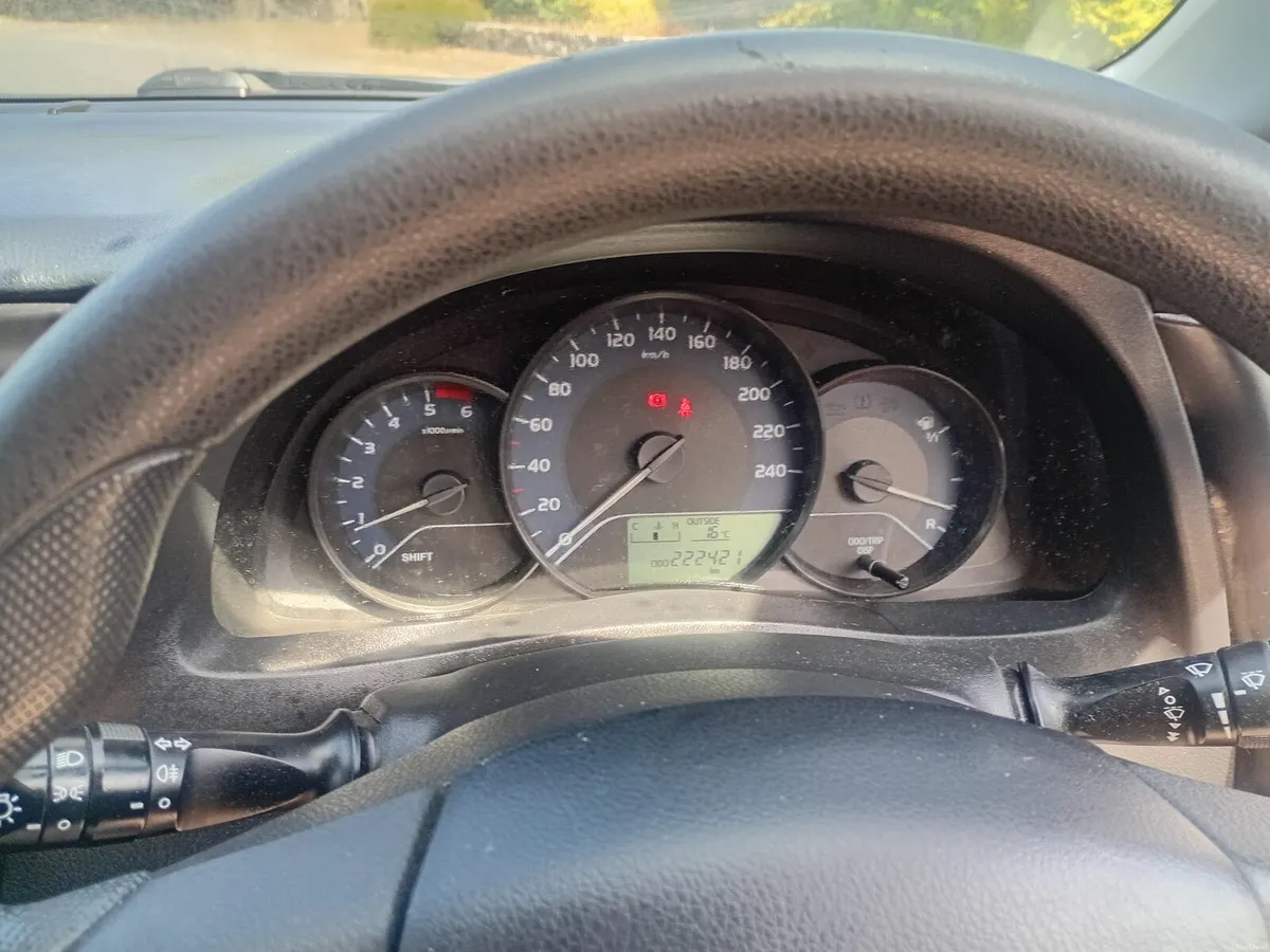 Toyota corolla - Image 6