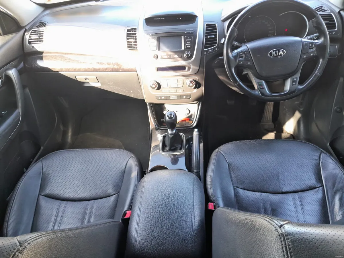 2014 Kia Sorento 7 seater - Image 3