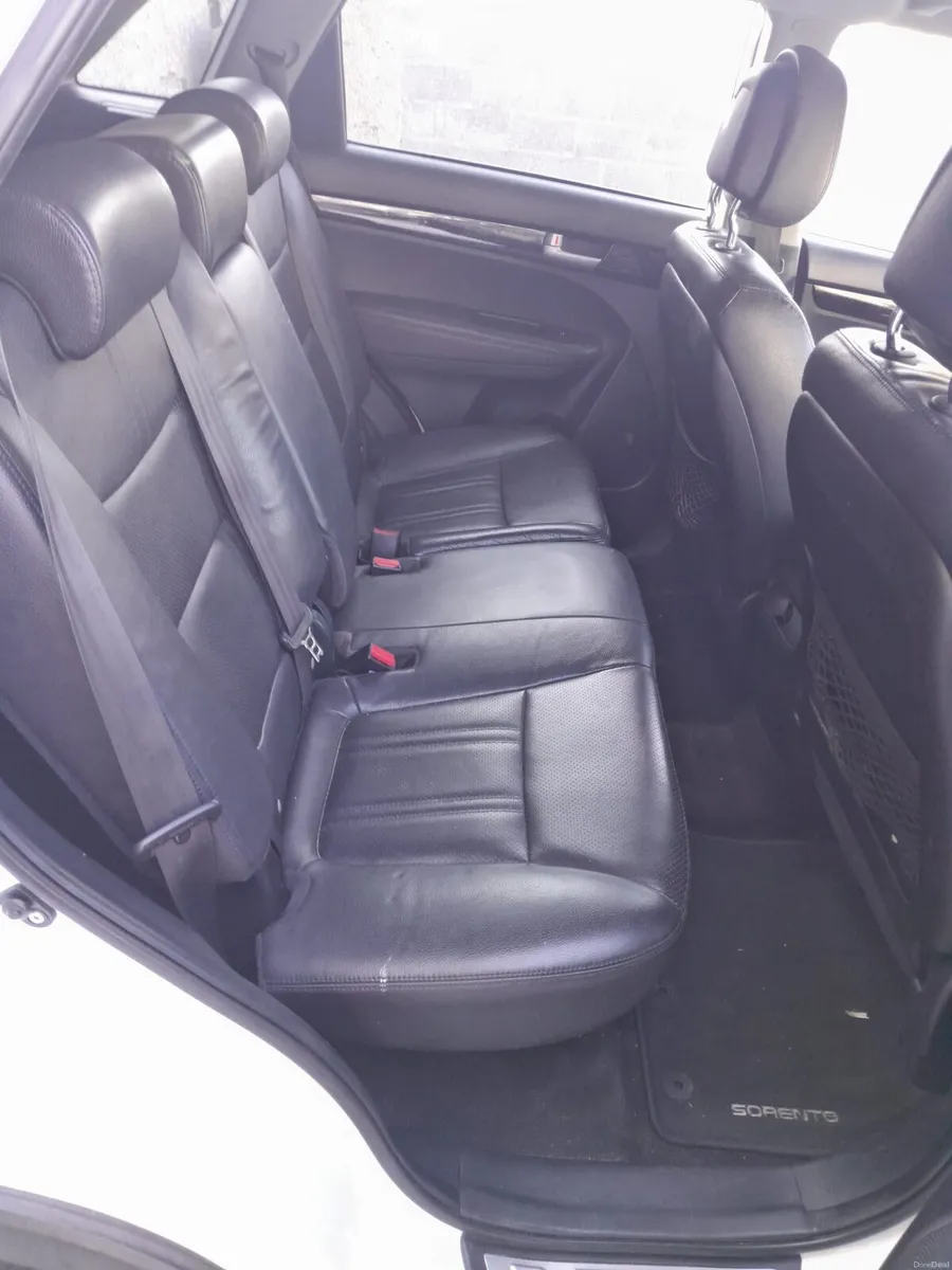 2014 Kia Sorento 7 seater - Image 4