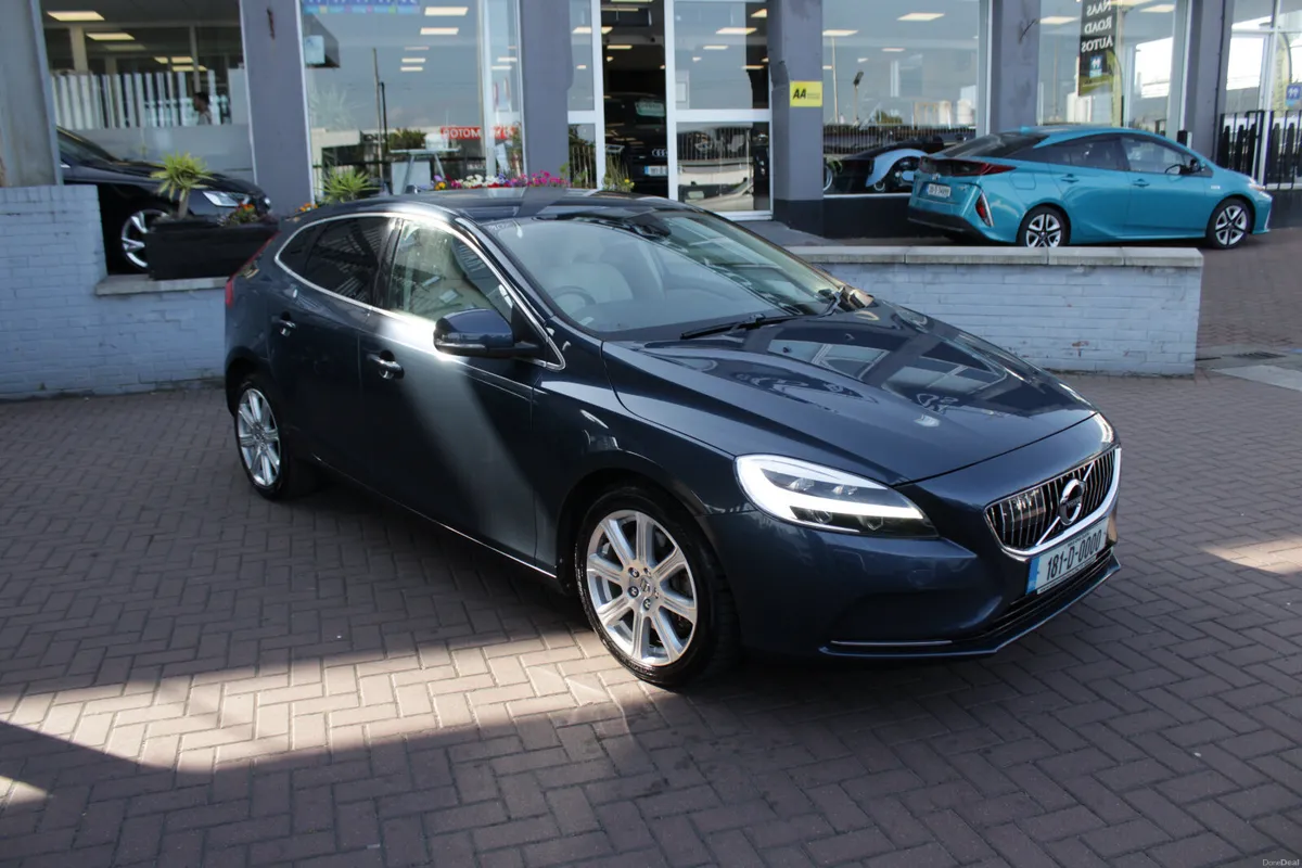 2018 VOLVO V40 D4 INSCRIPTION 5DR HATCHBACK AUTO - Image 1