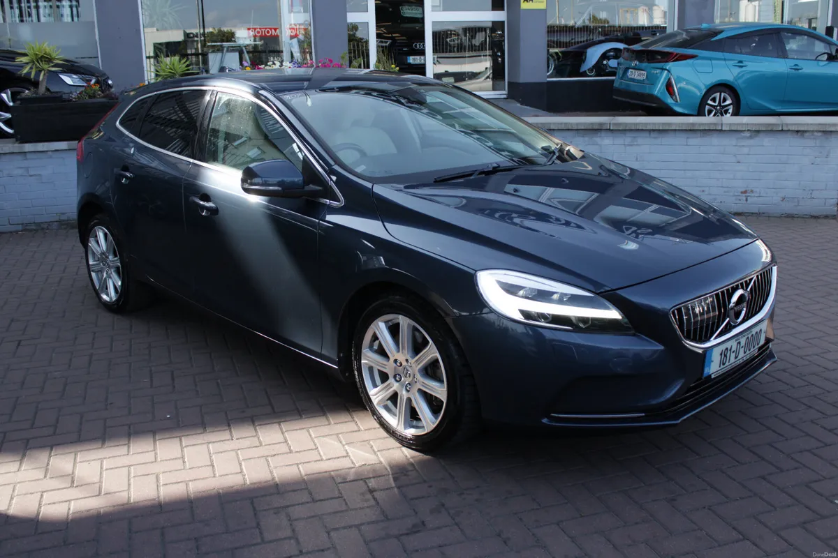 2018 VOLVO V40 D4 INSCRIPTION 5DR HATCHBACK AUTO - Image 2