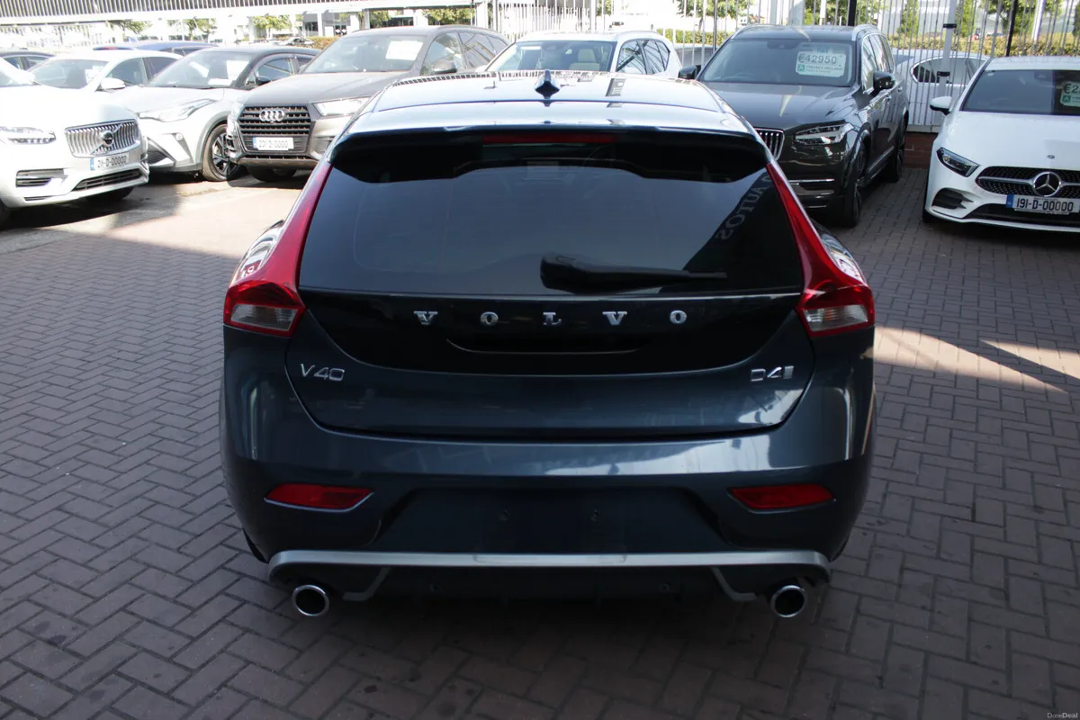 2018 VOLVO V40 D4 INSCRIPTION 5DR HATCHBACK AUTO - Image 5