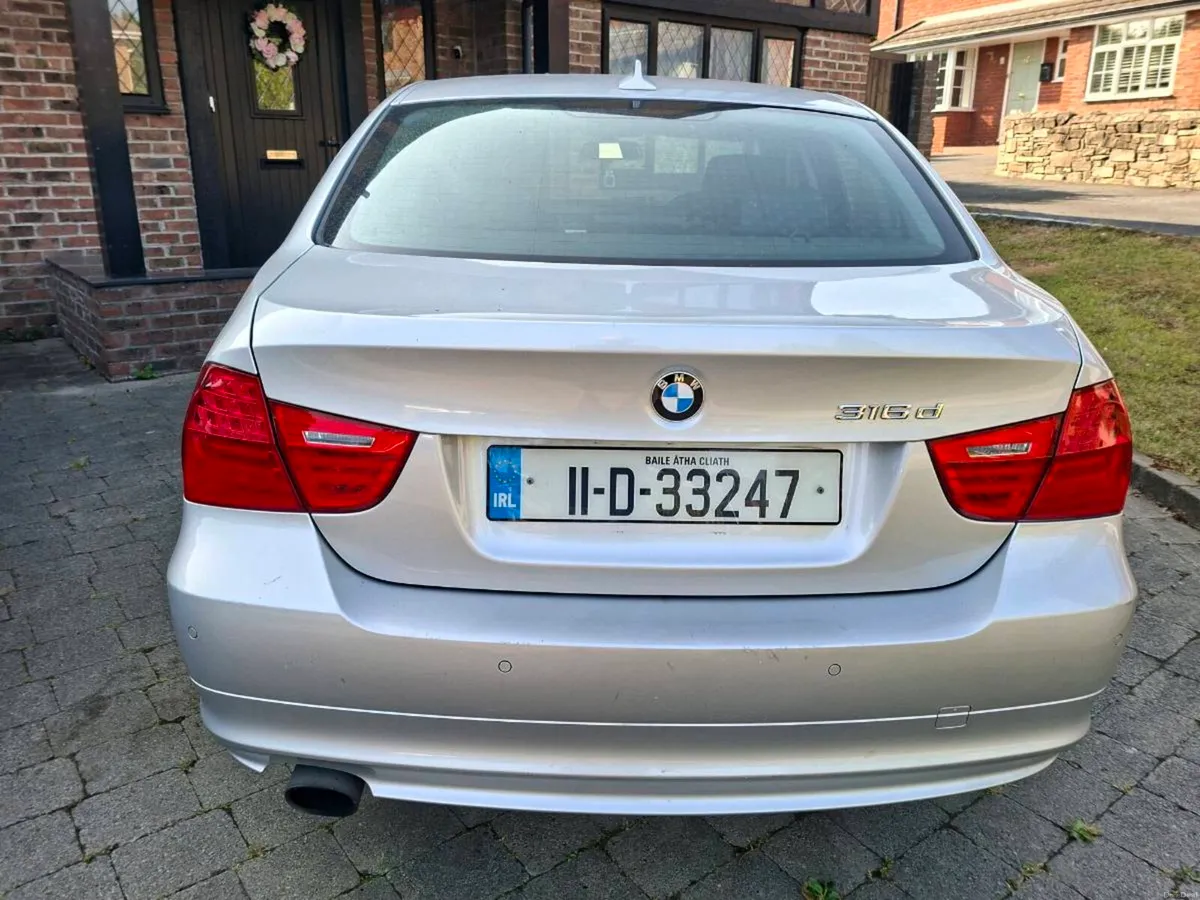 BMW 316D 6 SPEED 2011 VERY CLEAN CAR - Image 4
