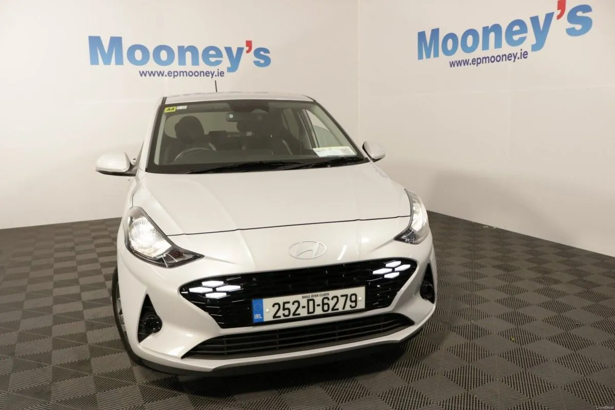 Hyundai i10 DELUXE PLUS 1.0L PETROL HATCHBACK - Image 2